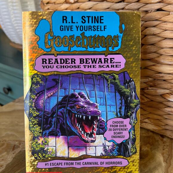 Give Yourself Goosebumps book 1 - Picture 1 of 3